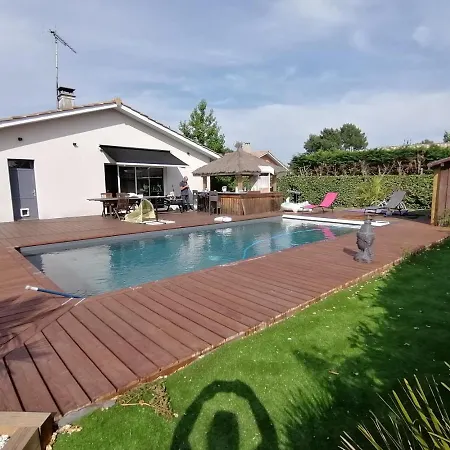 6 Personnes Avec Piscine أنديرنو لي بان